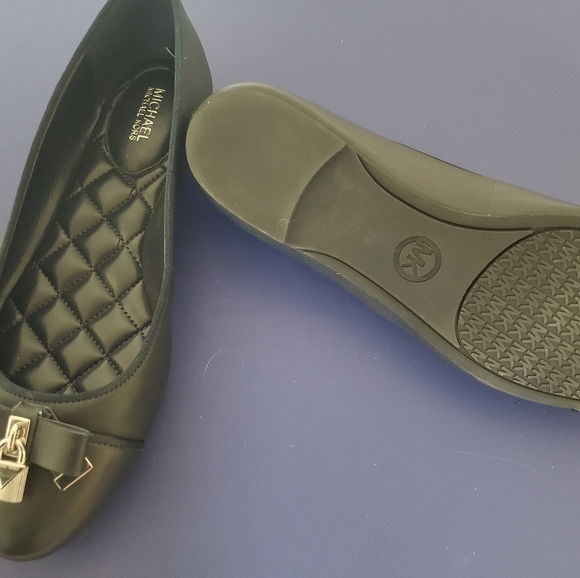 NEW Michael Kors navy blue flats - Picture 2 of 6